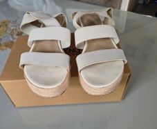 Elastic strapped sandals