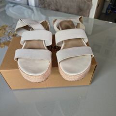 Elastic strapped sandals