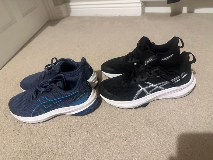 ASICS junior boys trainers size 5uk (38)