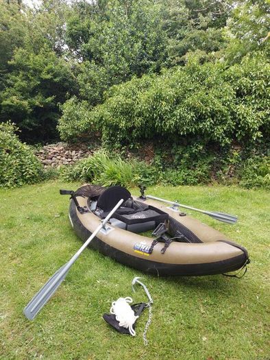 Outcast Commander Fishing boat