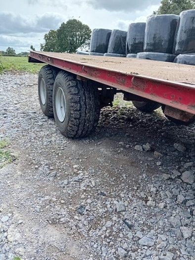 Bale trailer