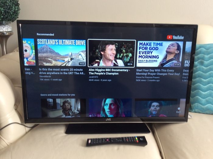 JVC 32 inch LED SMART Television with USB, 2 HDMI, Scart, WIFI connectivity in Perfect Condition