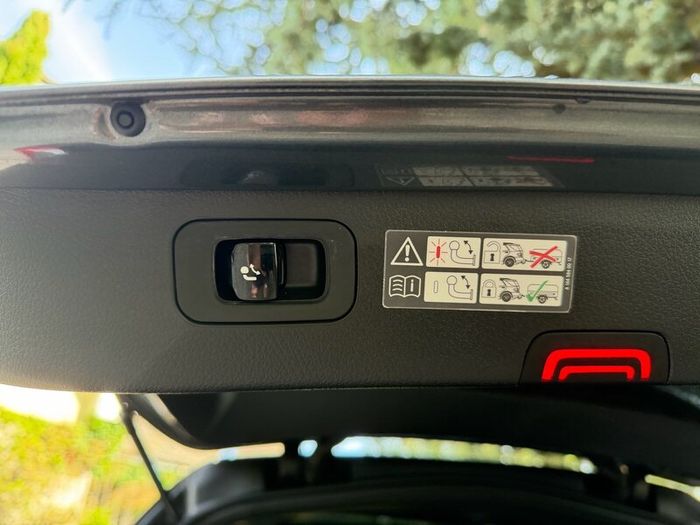 2023 Mercedes C200e AMG  Premium Plus Pan Roof