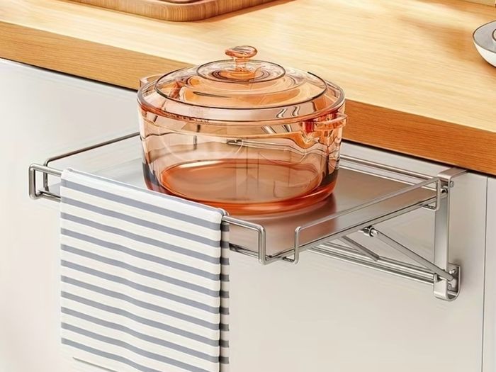 Folding shelf / countertop