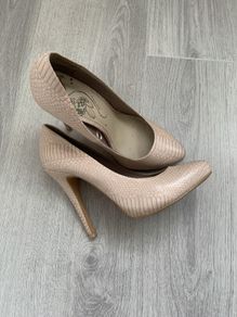 High heels size 3 like new