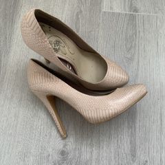 High heels size 3 like new