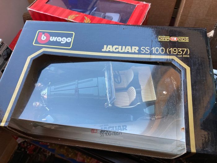 Jaguar SS 100 Scale 1/18 New Burago
