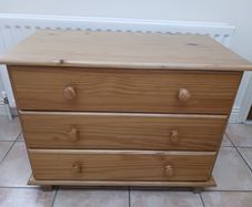 Chest of drawers