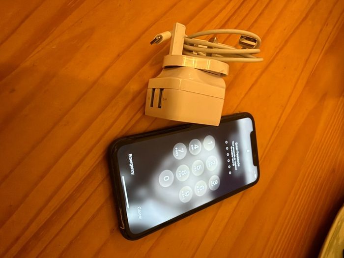 iPhone 11 128gb unlocked with charger and mexx  pods