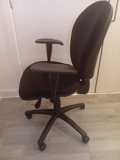 Professional Quality Expensive Computer Office Adjustable Swivel chair 8months old