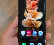 Samsung Galaxy Flip 3