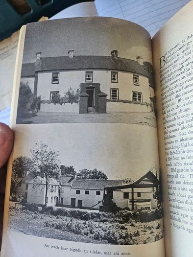 Trasna Na Boinne  By Earnan De Blaghd. First Edition Paperback In Good Condition. See Photos For Same.
