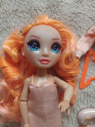 Poppy Rowan rainbow high doll