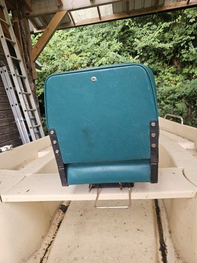 Boat seat