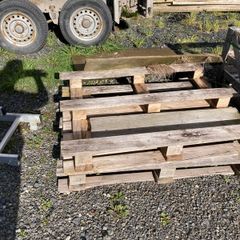 3 pallets and wooden crate free