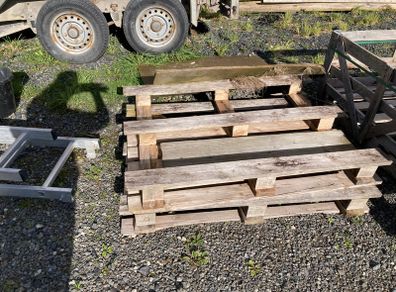 3 pallets and wooden crate free