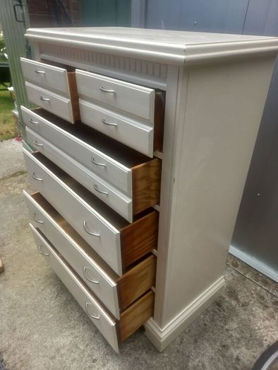 Chest of drawers