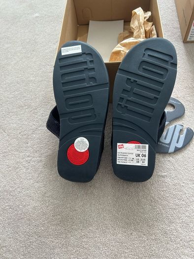 FitFlops New Electra Super Navy Toe-Post & Two Bar Slides gold