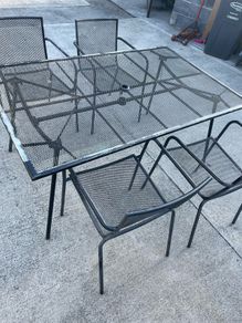 garden table & chairs
