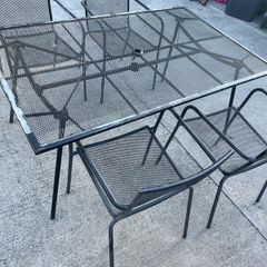 garden table & chairs