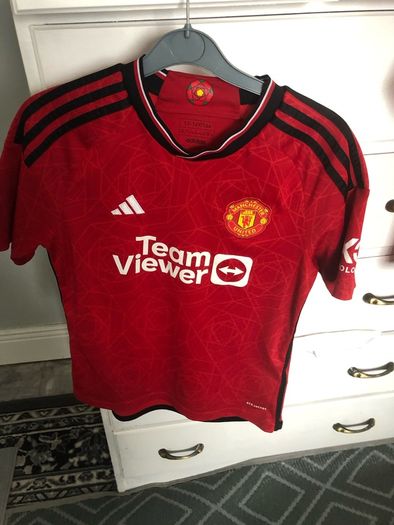 Selection of Manchester United shirts Sizes on pics