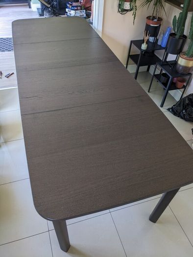 Extendable kitchen table