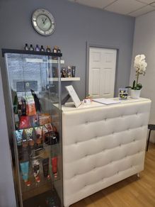 Beauty Nail Salon with Sunbeds