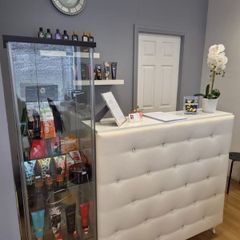 Beauty Nail Salon with Sunbeds