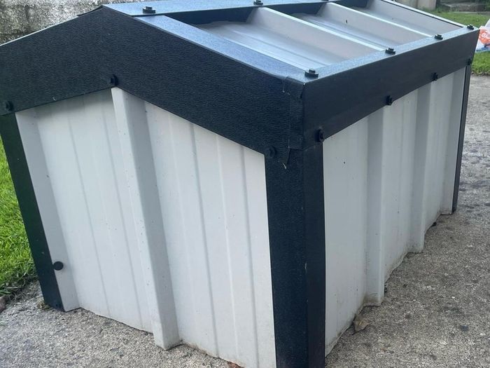 dog kennel