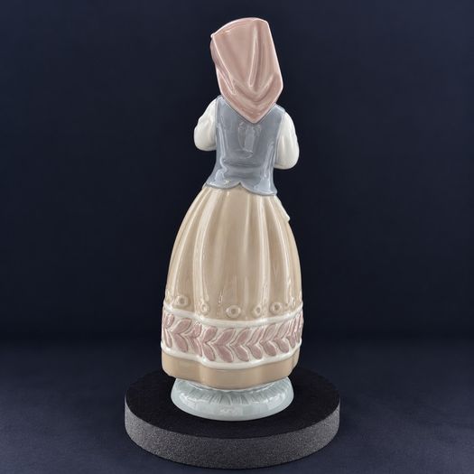 Lladro Blushfull Girl