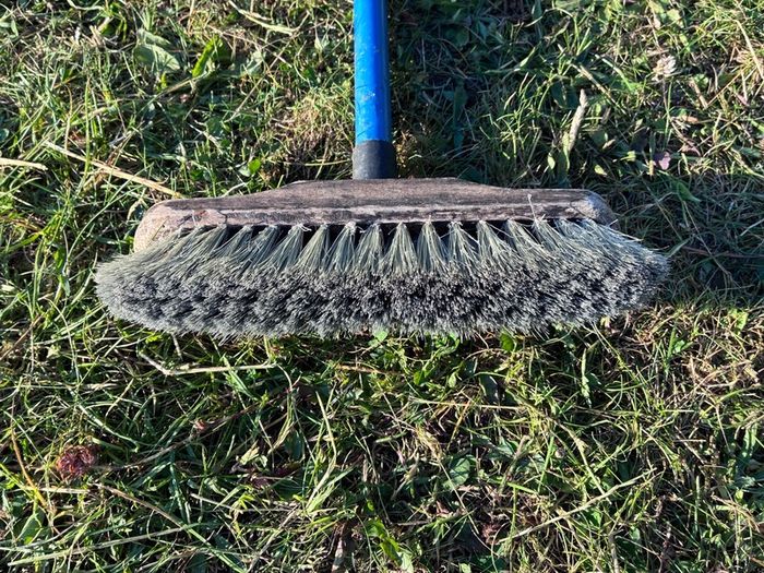 Floor brush