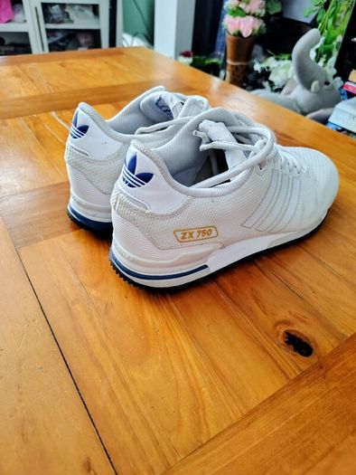 shoe adidas
