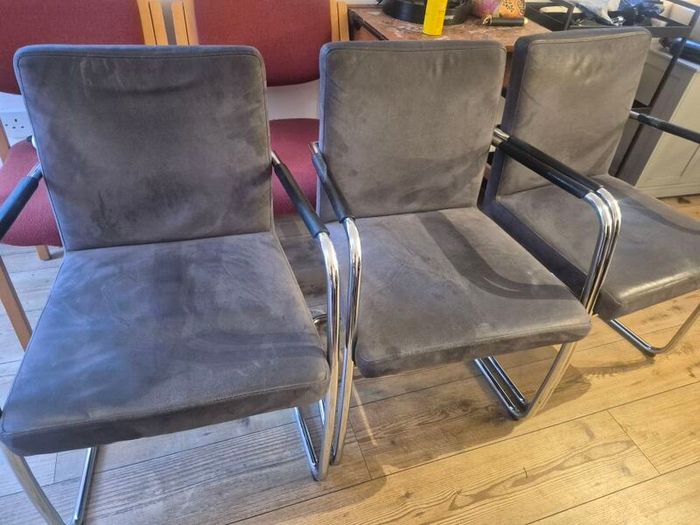 5 Matching chairs