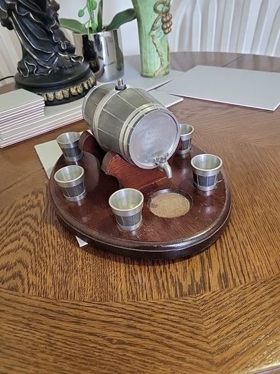 Mullingar pewter cask and 6 shot glasses