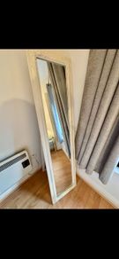 Free standing mirror