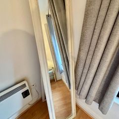 Free standing mirror