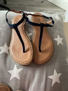 Navy flipflops
