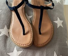 Navy flipflops