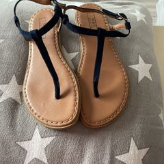 Navy flipflops