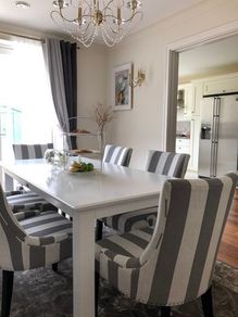 Elegant Dining table. Indonesia. Solid Mahogany. Perfect conditions.