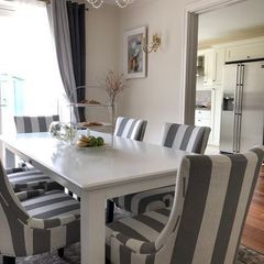 Elegant Dining table. Indonesia. Solid Mahogany. Perfect conditions.