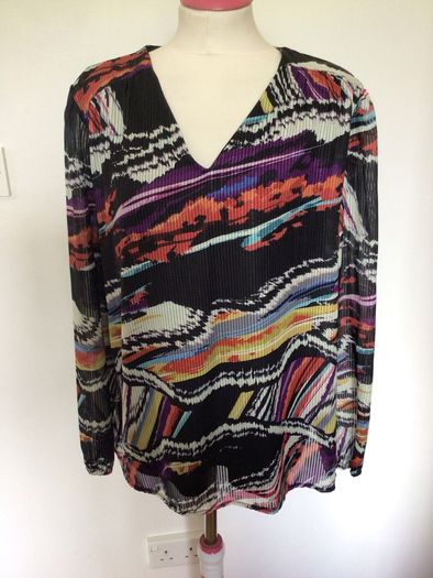 BNWTS Zapara Pamela Scott black multi chiffon blouse Uk 16 price includes postage