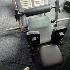 Hip thrust machine