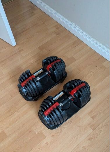 Adjustable dumbells