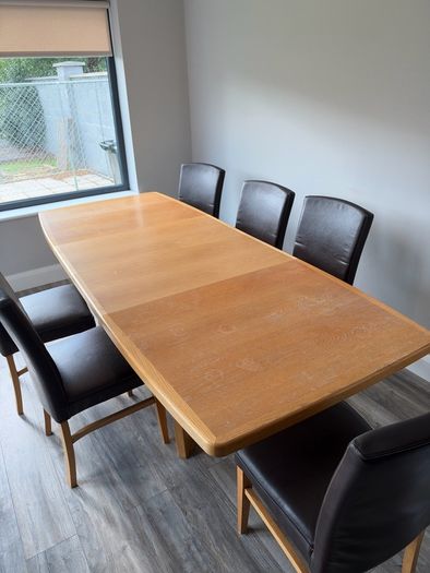 Oak extendable dining table + chairs