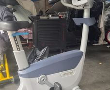 PRECOR UBK885 upright bike