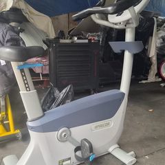 PRECOR UBK885 upright bike