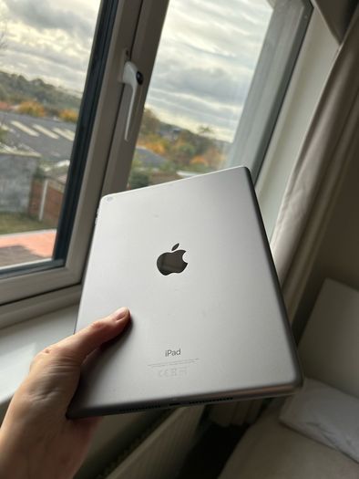 Apple iPad 6th Generation (2018)