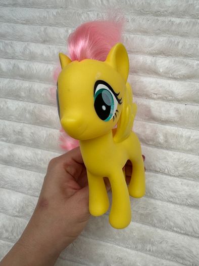 Hasbro My Little Pony Fluttershy Yellow Pink Butterfly Brushable G4 MLP 2016 Used Please see photos