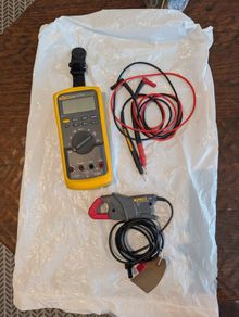 Fluke 83V with i200 A/C current clamp